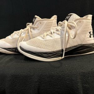 Under Armour Youth Basketball Soes, youth size 6.